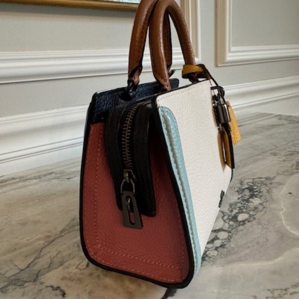 Coach Micro Zoe in Colorblock.  Fits iPhone 15 Pro and iPhone 16 EUC No Flaws - Picture 4 of 9